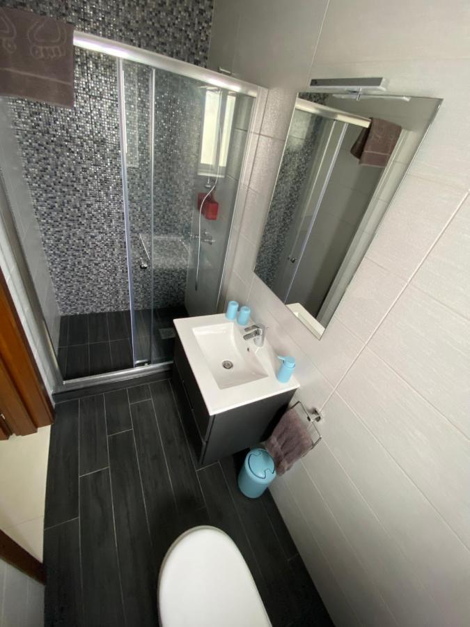 Sunshine - Modern Three Bedroom Ground Floor With Yard *