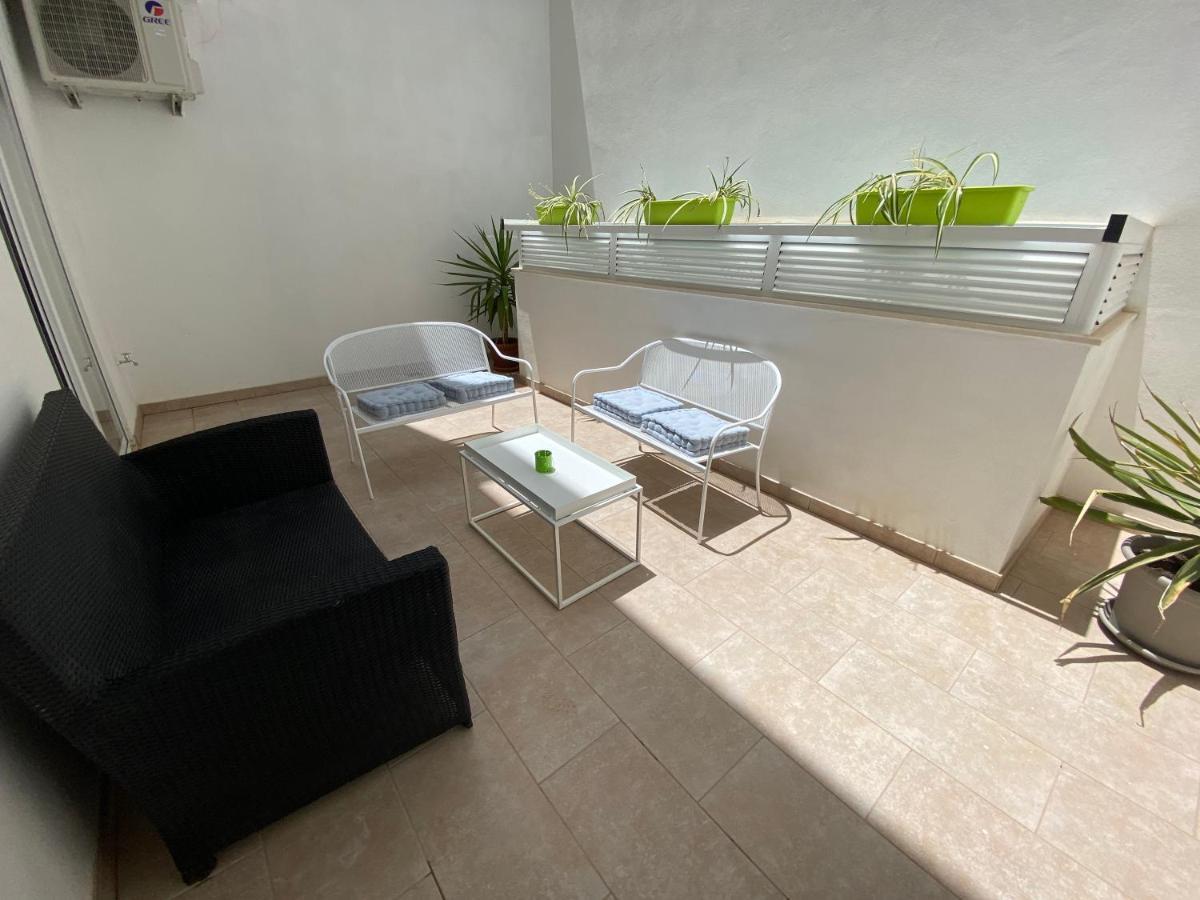 Sunshine - Modern Three Bedroom Ground Floor With Yard Apartment