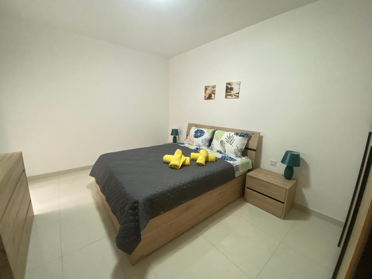 Apartment Sunshine - Modern Three Bedroom Ground Floor With Yard *